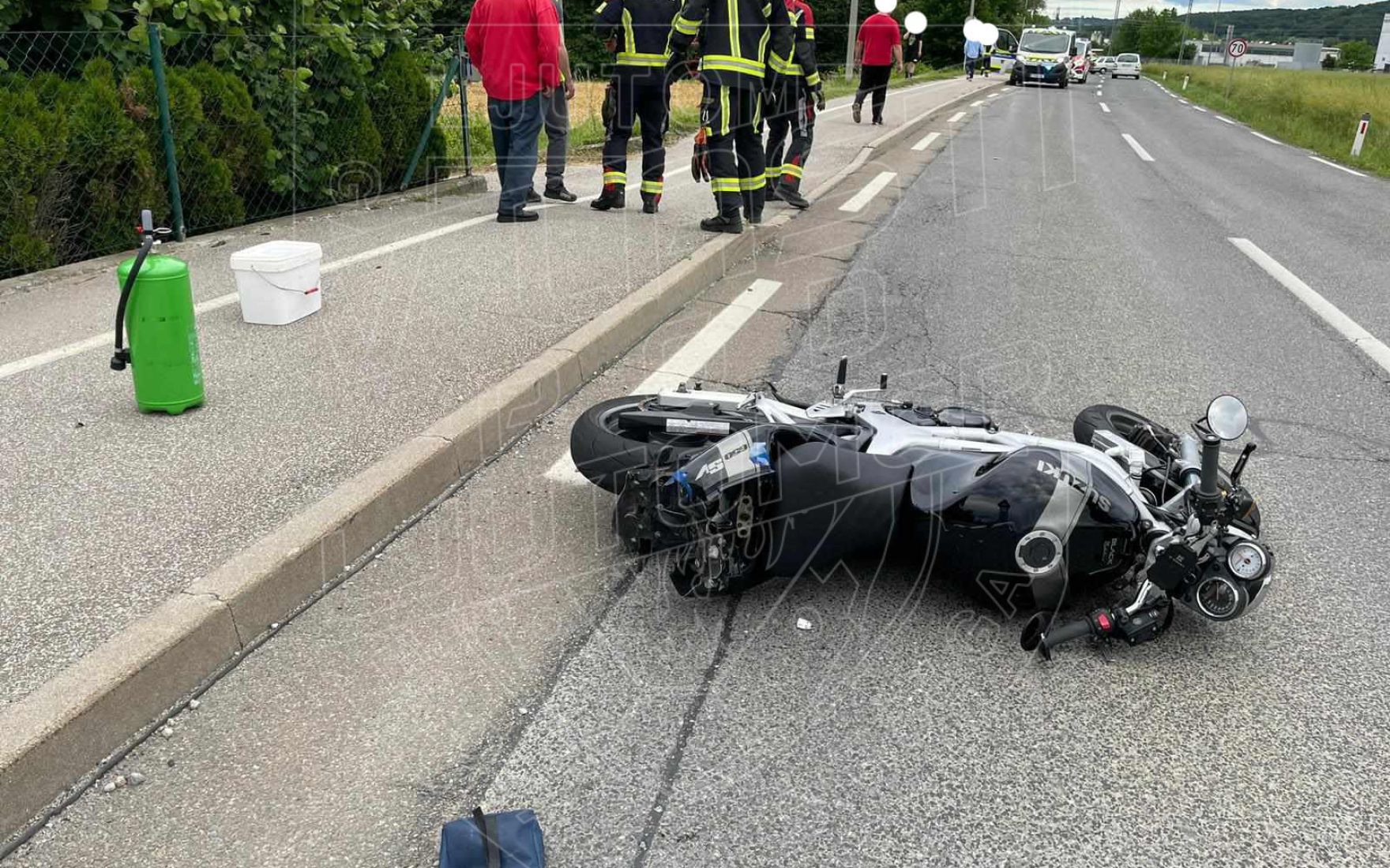 FOTO V prometni nesreči poškodovan motorist Sobotainfo