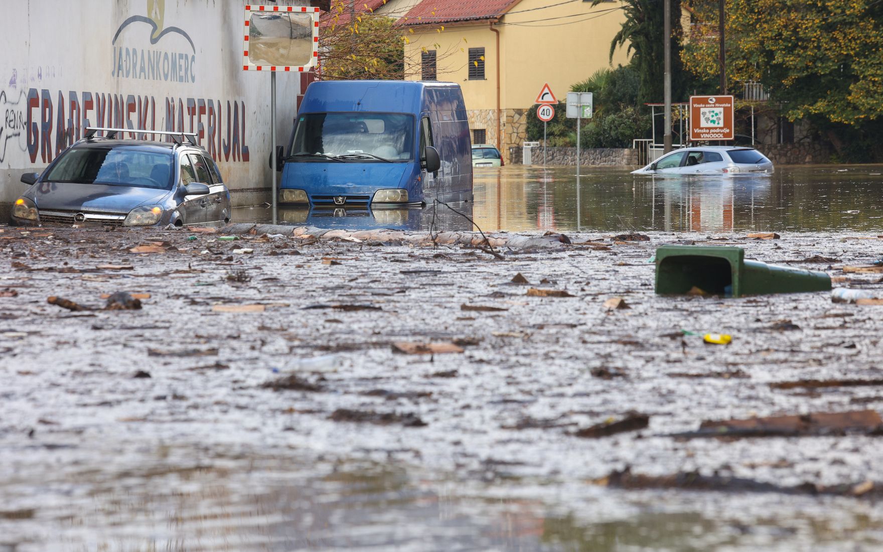 FOTO Obilne Poplave Na Kvarnerju Ceste Popolnoma Pod Vodo