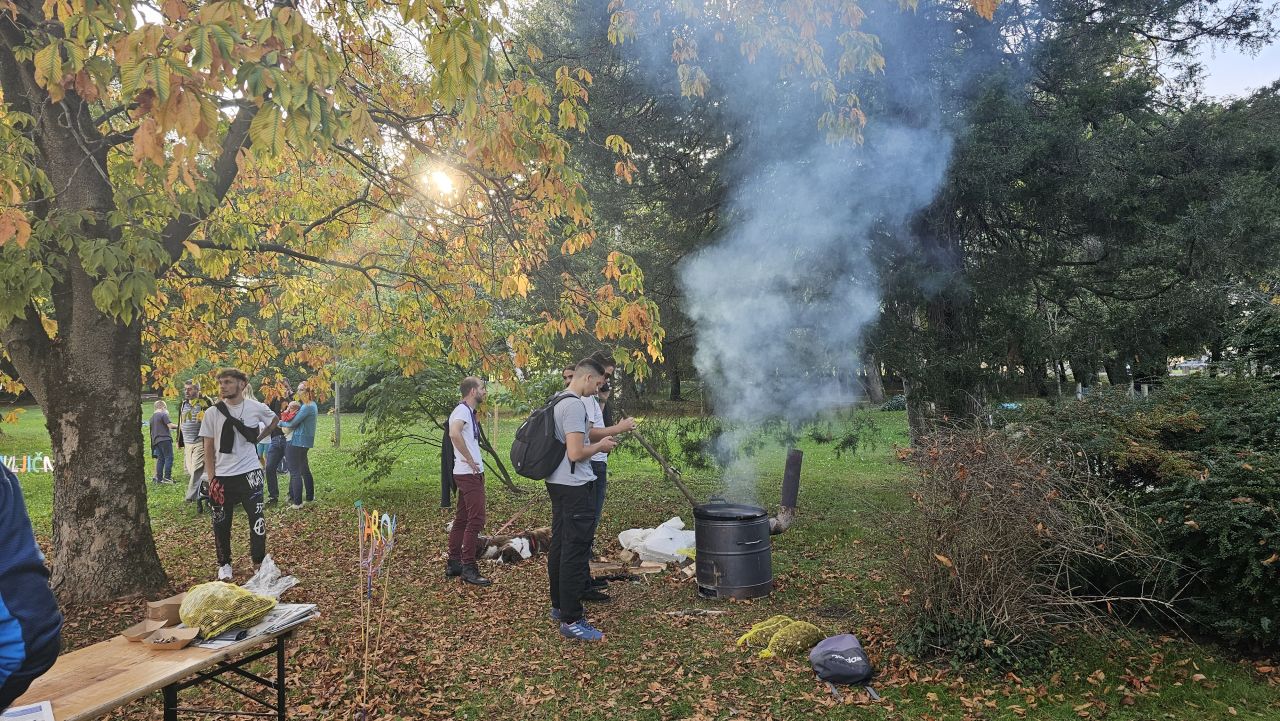 FOTO in VIDEO V soboškem parku pripravili kostanjev piknik to vse se