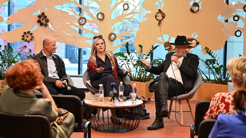 FOTO in VIDEO: Ko je John Wayne prihajal v Beltince - spomini Kreslina in Šarotarja na kino