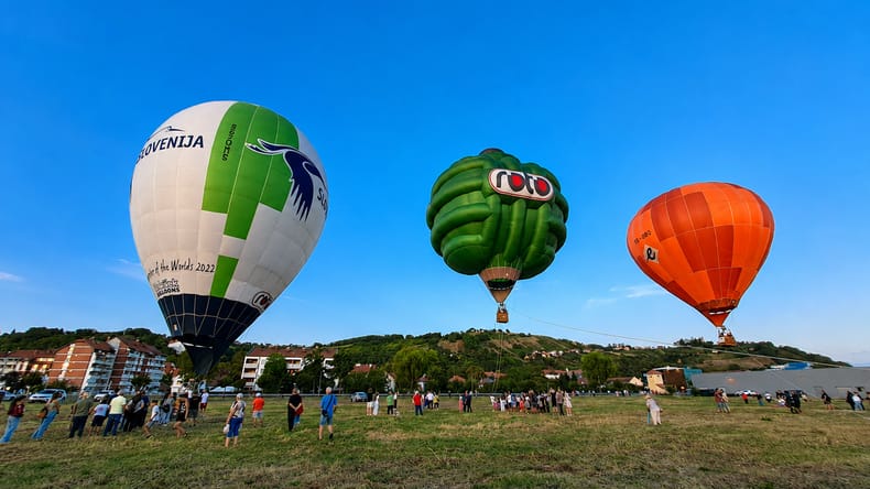 FOTO in VIDEO: Toplozračni baloni popestrili tradicionalno Lendavsko trgatev