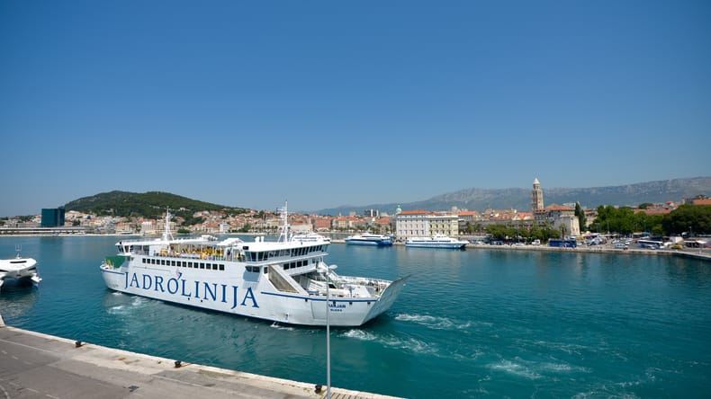 Na hrvaške otoke z avtom, koliko bo letos stala vožnja na Cres, Rab, Pag, Brač in Hvar?