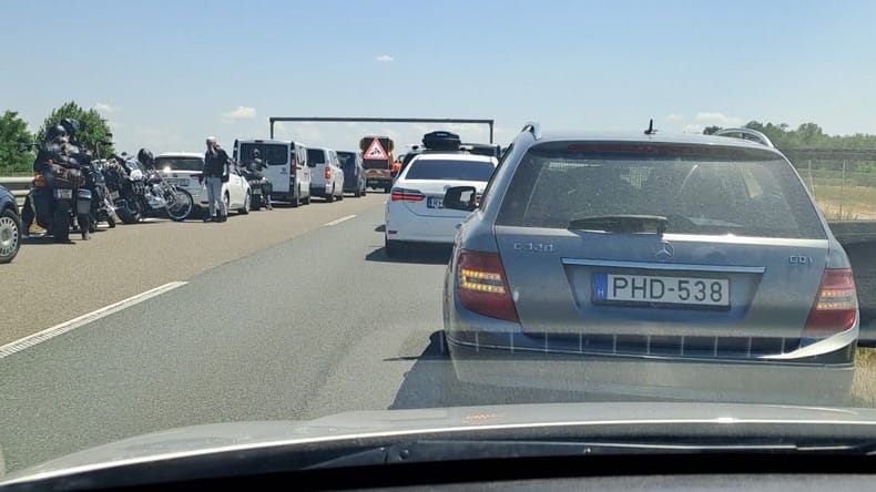 Na pomurski avtocesti čelno v naletni meh, voznik kaznovan
