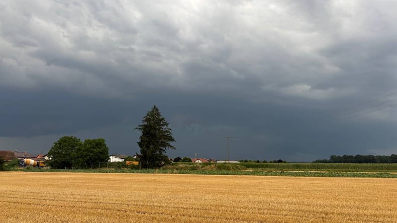 Avstrijci svarijo pred supercelicami in silovitimi neurji, na udaru tudi Pomurje