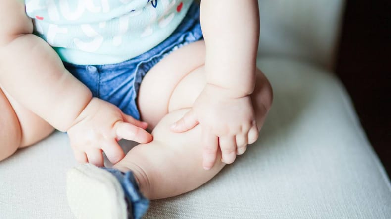 Vse več otrok z nalezljivo kožno okužbo, značilne so rumenkaste kraste