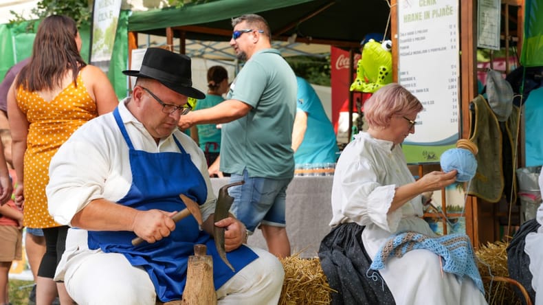 FOTO in VIDEO: V Beltincih znova praznik folklore, park napolnili obiskovalci