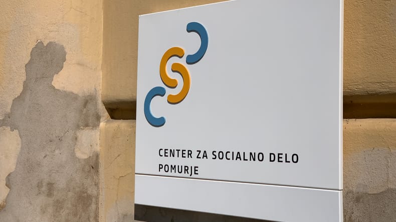 Pomurec s štirimi dopisi nad CSD: zahteva izločitev več zaposlenih in očita nenapovedane obiske