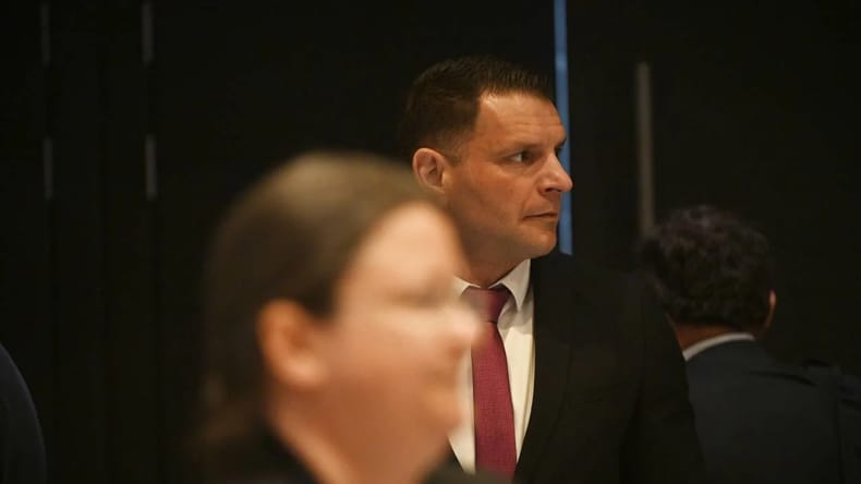 VIDEO: »To nam je storil za hrbtom.« Stevanović po novem preobratu dokončno odpisal Mijiča