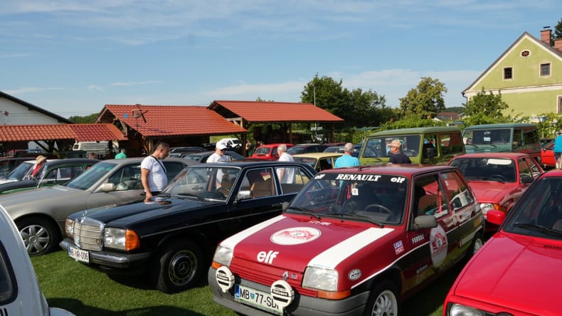 FOTO in VIDEO: Več kot 300 starodobnikov zavzelo Prlekijo