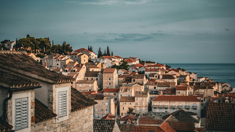Hud udarec za številne Slovence, položnice na priljubljenem otoku poskočile do 960 evrov