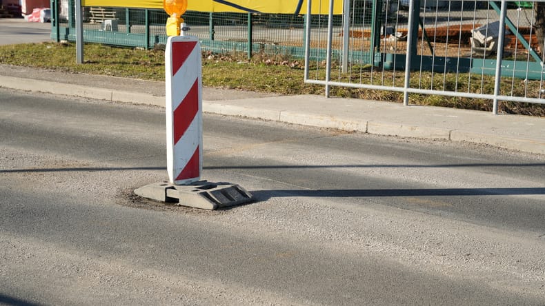 Soboški gradbinci predragi, to podjetje bo saniralo most pri Merkurju in uredilo pločnik v Bakovcih