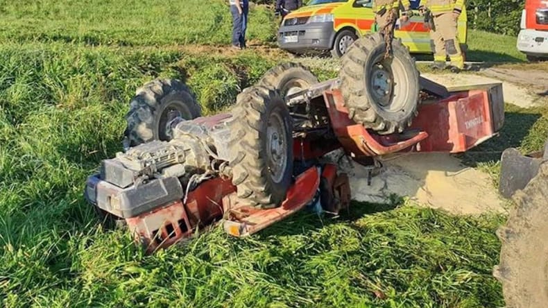 V Prlekiji trčila avtomobil in traktor, ena oseba poškodovana