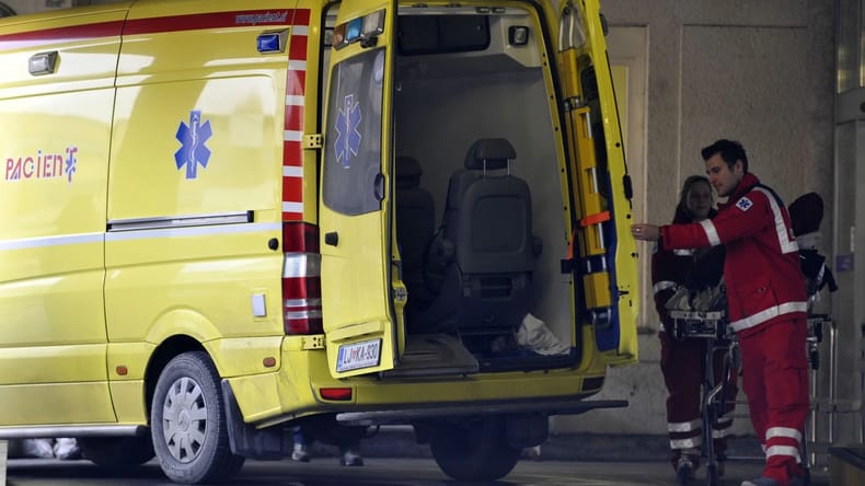 62-letnika pri delu hudo poškodoval 70-kilogramski kovinski obdelovanec