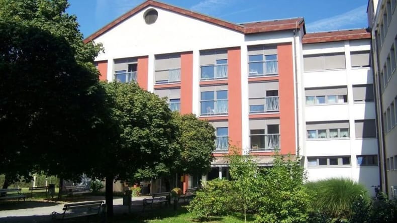 Vlada tik pred odločitvijo o direktorici zamenjala vseh pet svojih predstavnikov v svetu Doma starejših Rakičan