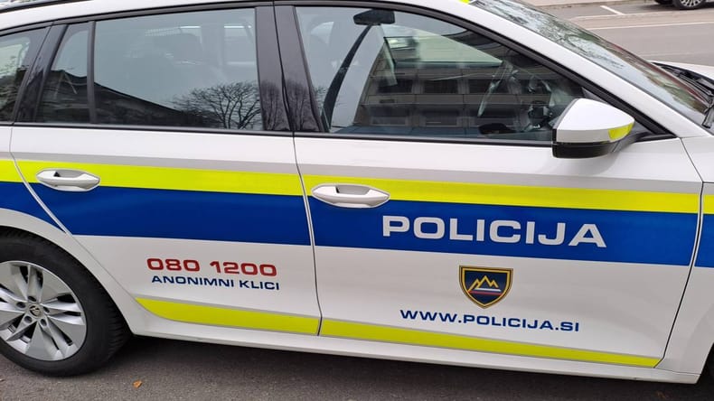 Pogrešano osebo našli obnemoglo, voznik pa ostal brez avtomobila