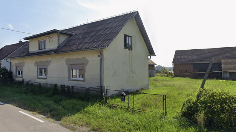 Država in občina prodajata delež starejše domačije v Krogu