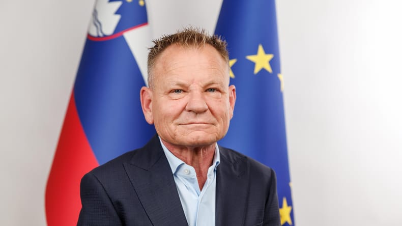 Velik pretres na upravnih enotah: Matoz razrešil sedem načelnikov po Sloveniji