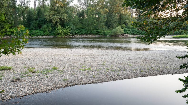 Nizek vodostaj Mure razkril nevarno najdbo iz druge svetovne vojne