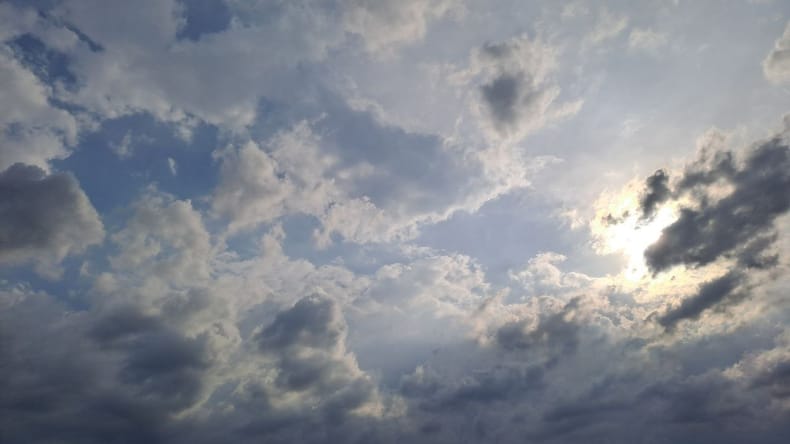 Jutri še sonce in vročina, v četrtek se vračajo nevihte