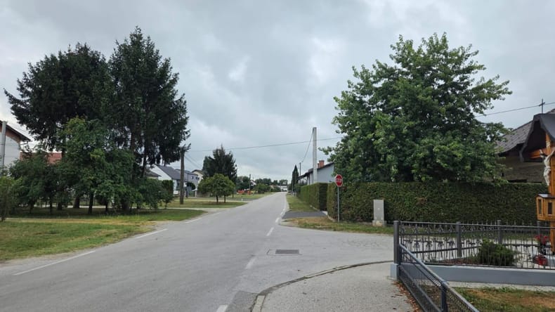 V Krogu bodo zgradili nov pločnik