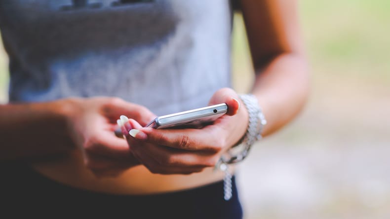 Na telefon lahko dobite sporočilo o vračilu denarja, a pozor, gre za prevaro