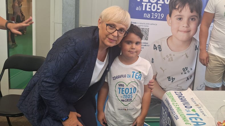 Teo potrebuje 2,5 milijona evrov za zdravljenje, na AGRI ga je obiskala Nataša Pirc Musar