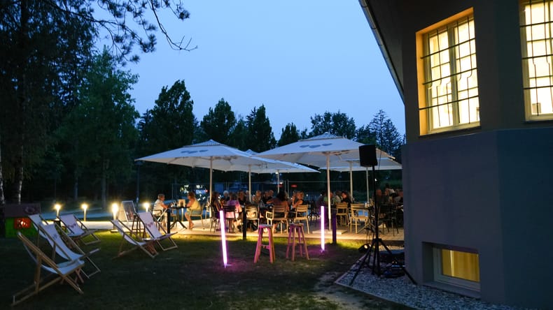 FOTO in VIDEO: V Radencih je zaživela Vila Marija, ob odprtju kavarne tudi glasbeni večer