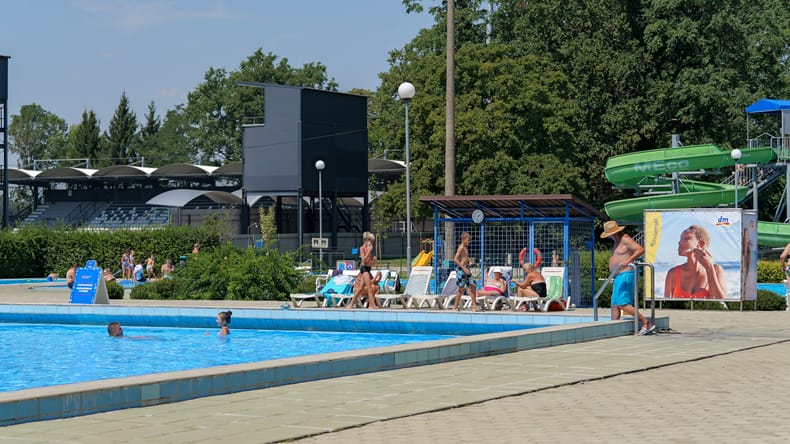 FOTO in VIDEO: Brezplačno kopanje privabilo prve obiskovalce v Mursko Soboto