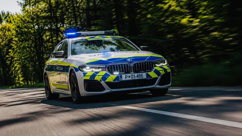 V Pomurju prometna nesreča, tatvina in poškodbe vozil na parkiriščih