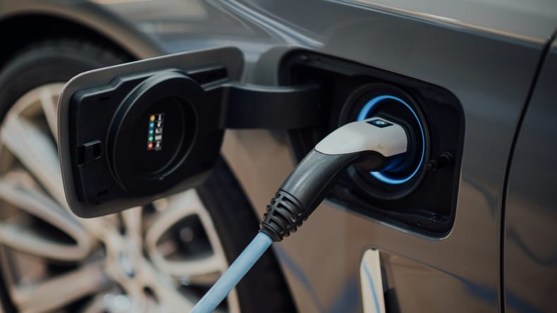 Električni avto brez subvencije: Preverili smo, če ga je še vredno kupiti