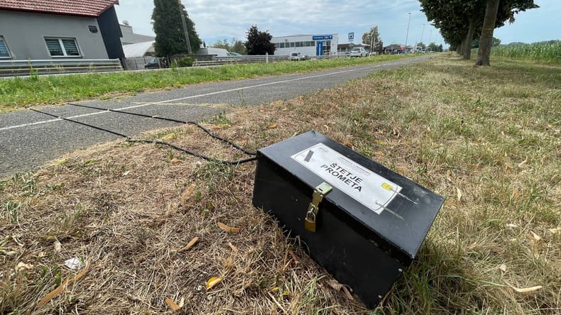 Na Tišinski cesti postavili števec prometa, preverjajo kolesarje