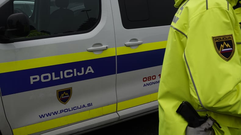Na območju Lendave prijeli šest tujcev, pijan voznik noč preživel na policijski postaji