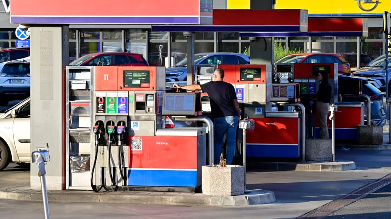 Drama na Dolenjskem! Sredi popoldneva na Petrolu zabadal očima, ustavil ga je pogumni občan