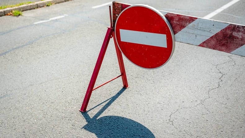 Kar dva meseca bo popolnoma zaprta lokalna cesta, dostop le za lokalno prebivalstvo