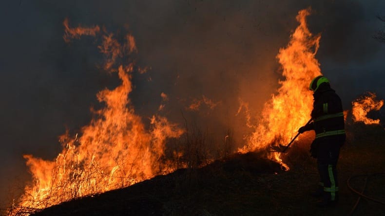 Nočni požar v Pomurju, gorelo na območju vrtičkov