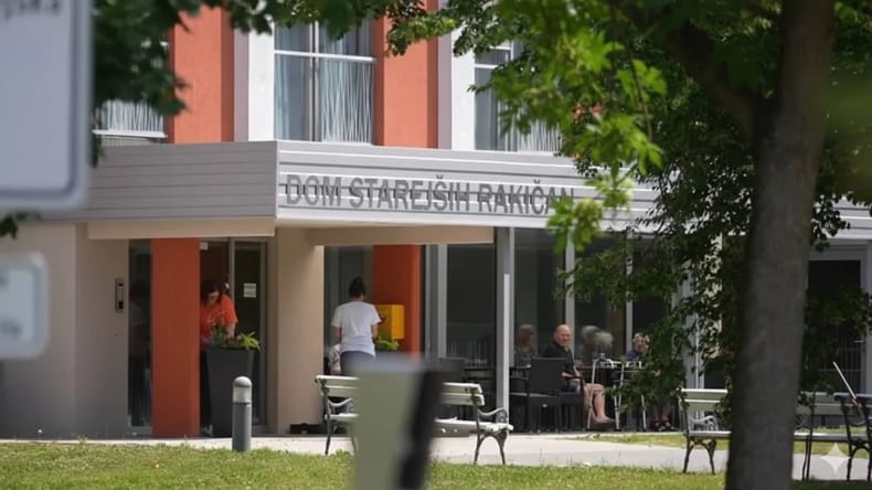 Dom starejših v Črenšovcih bi moral stati že leta 2022, zdaj ga napovedujejo za leto ...