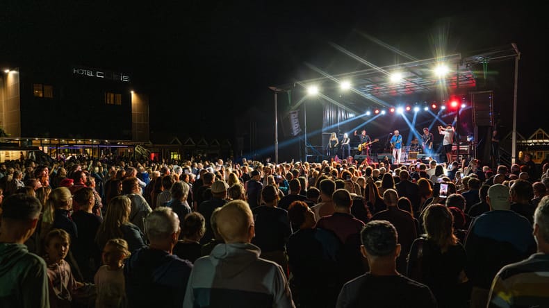 FOTO in VIDEO: Praznovanje Vinariuma sklenili Srebrna krila, Vlado Kalember in Novi fosili