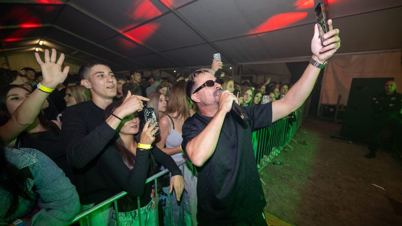 FOTO in VIDEO: Beltinski park preplavili mladi, za vrhunec večera poskrbela In Vivo in 2Soma