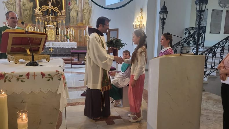 V pomurski župniji pozdravili novega duhovnika
