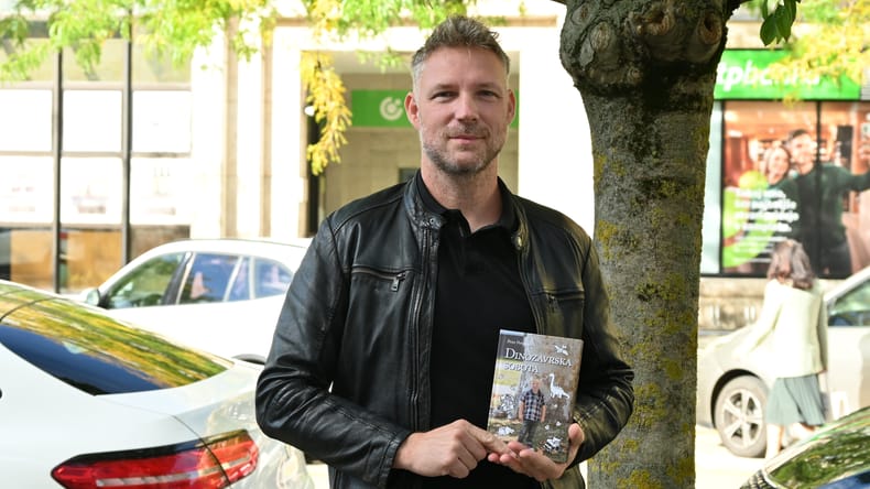 Peter Peterka je najtežjo družinsko zgodbo spremenil v knjigo: »Vsi imamo svoje dinozavrske sobote«