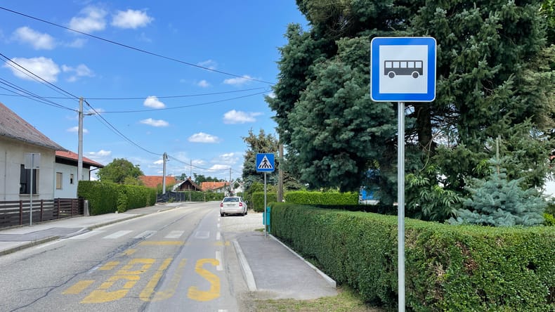 Tega pravila ob šolskem avtobusu številni vozniki ne poznajo, globa pa je 200 evrov in štiri kazenske točke