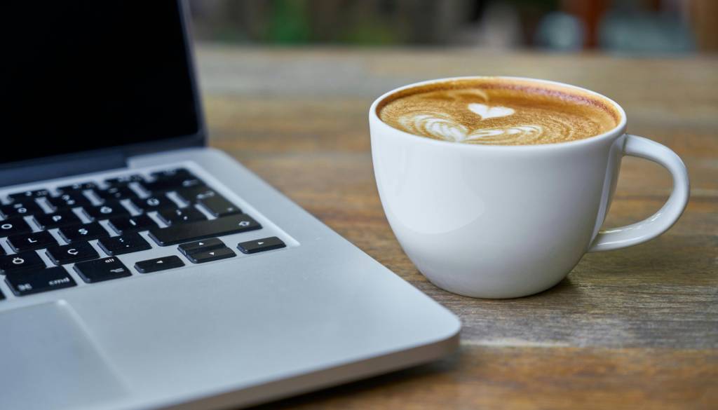 Presenetljiva resnica o kavi: Kava ob napačnem času vam lahko zelo škoduje. Kdaj jo je najbolje piti?