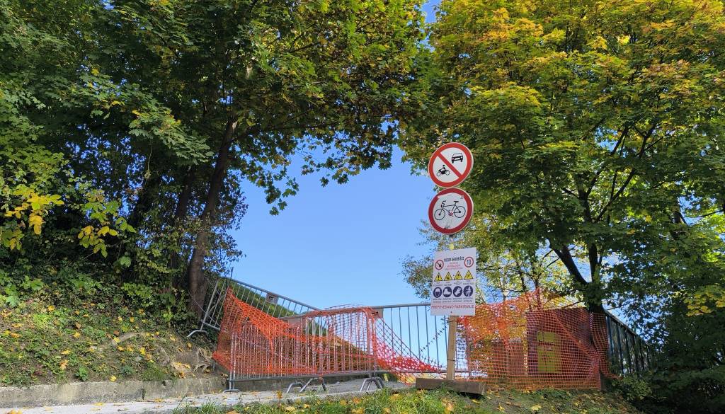 Delavci na Piramidi ogorčeni: Mariborčani nam podirajo ograje in trgajo zaščitne mreže