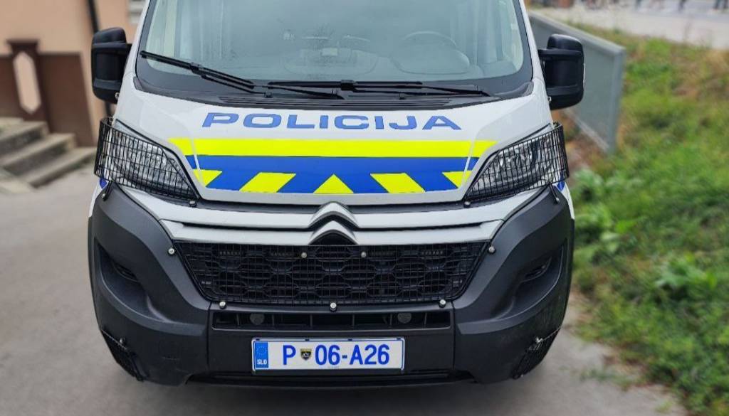 Šokantne obtožbe za ljubljansko policijo, da naj bi v centru brutalno pretepla dva moška
