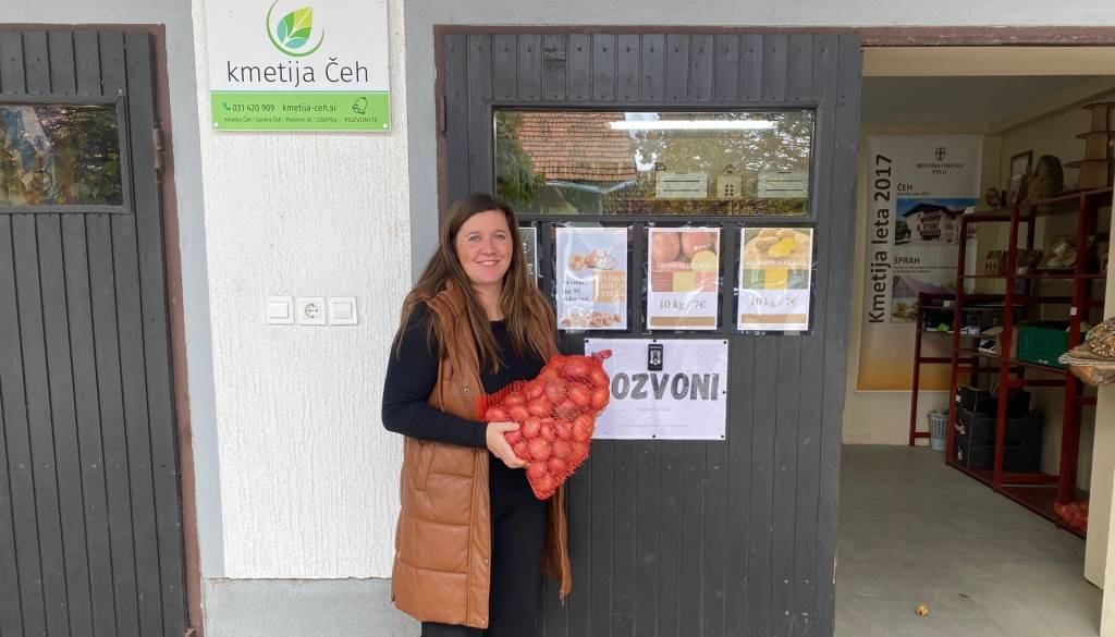 Kmetija Čeh ohranja tradicijo, razvija poljedelstvo in živinorejo ter navdušuje s česnovim čipsom