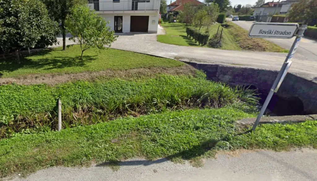 Stanovalci proti zaprtju grabna ob Ilovškem štradonu, župan Janković odgovarja, da bo voda nemoteno odtekala