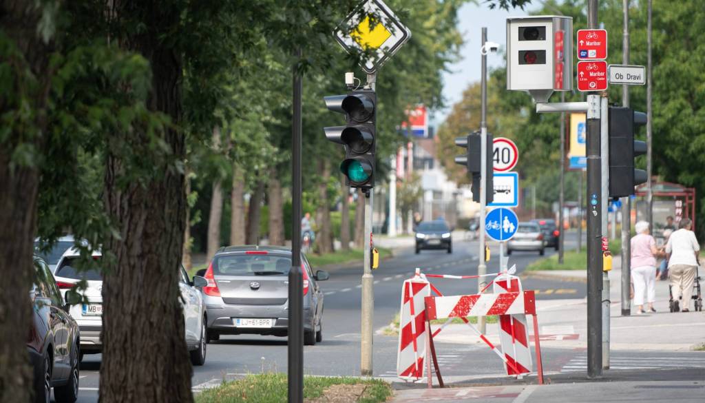 Radar na Čufarjevi v dveh mesecih ujel več kot 4700 prehitrih voznikov. Koliko je s pobranimi globami zaslužila občina?