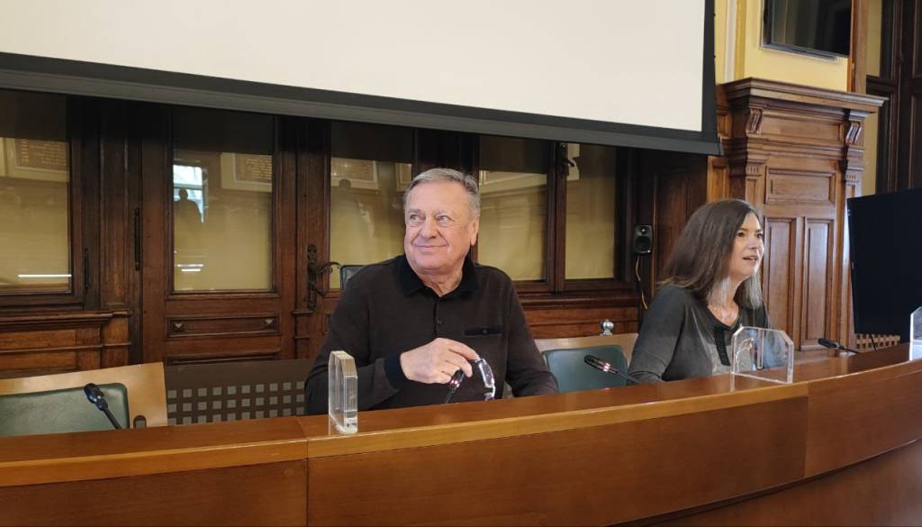 Znamenita Jankovićeva izjava zdaj tudi na vašem avtu: Ljubljančani navdušeni nad novo mestno pogruntavščino.