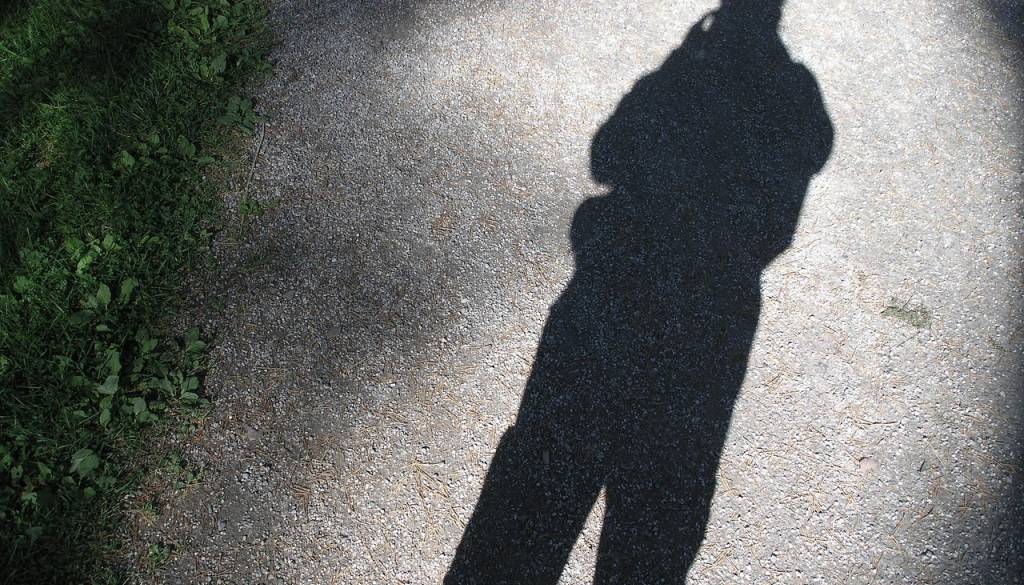 Pred štajersko osnovno šolo moški opazoval otroke in se razkazoval