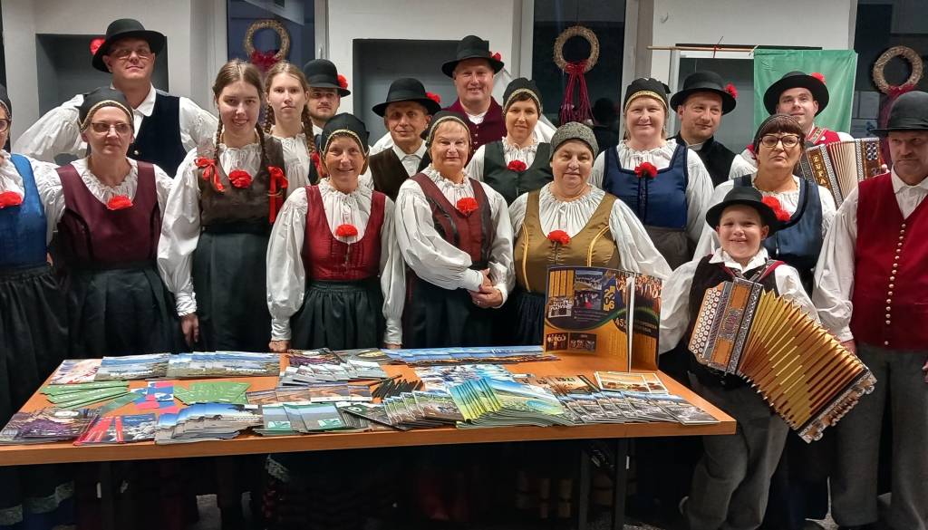 FOTO: Slovenski folklorniki navdušili Poljsko
